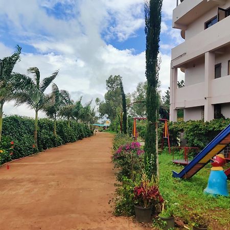 潘奇加尼Quinte Hills Residency别墅 外观 照片