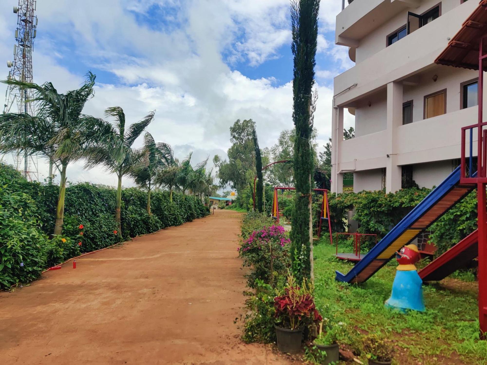 潘奇加尼Quinte Hills Residency别墅 外观 照片